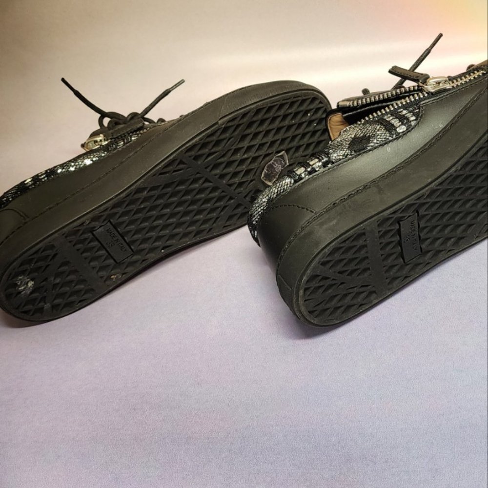 shoes - Picture 5 of 6